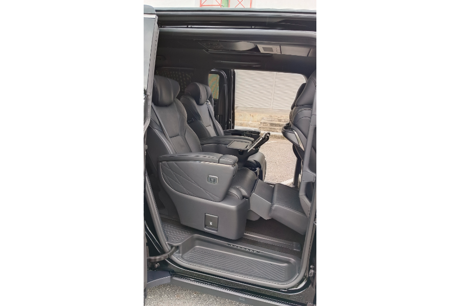 Toyota Alphard Executive Lounge