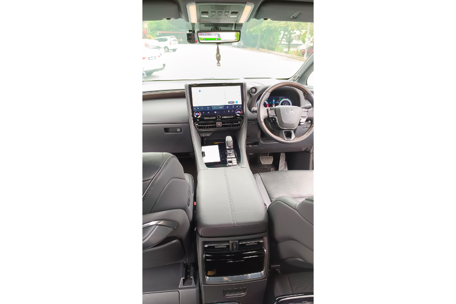 Toyota Alphard Executive Lounge